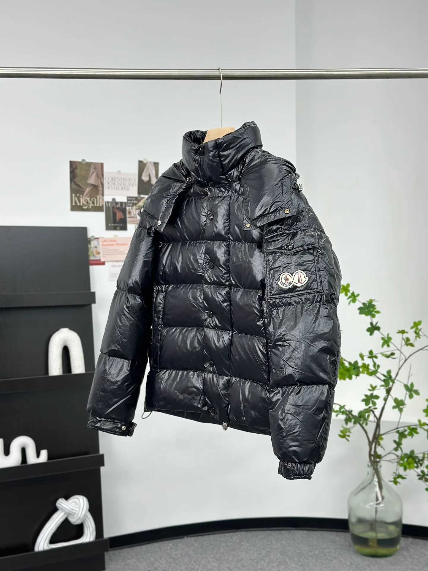 P390 Moncler/ 2026 70 、 。 DNA ， ， 。 Classic ， 、 。 Classic 70 。 Quality， 90 ，Premium Quality ， ，Black ！ Sizes M-3XL